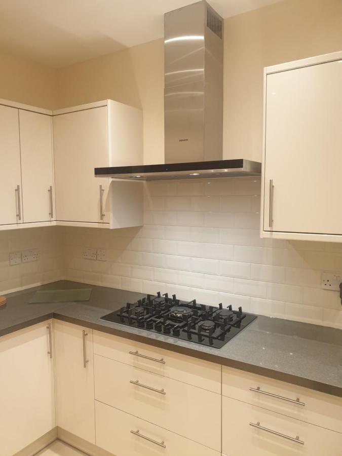 London Luxury Apartments 4 Min Walk From Ilford Station, With Free Parking Free Wifi Exterior foto