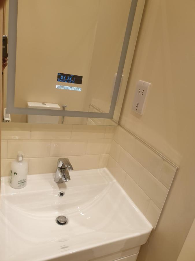 London Luxury Apartments 4 Min Walk From Ilford Station, With Free Parking Free Wifi Exterior foto