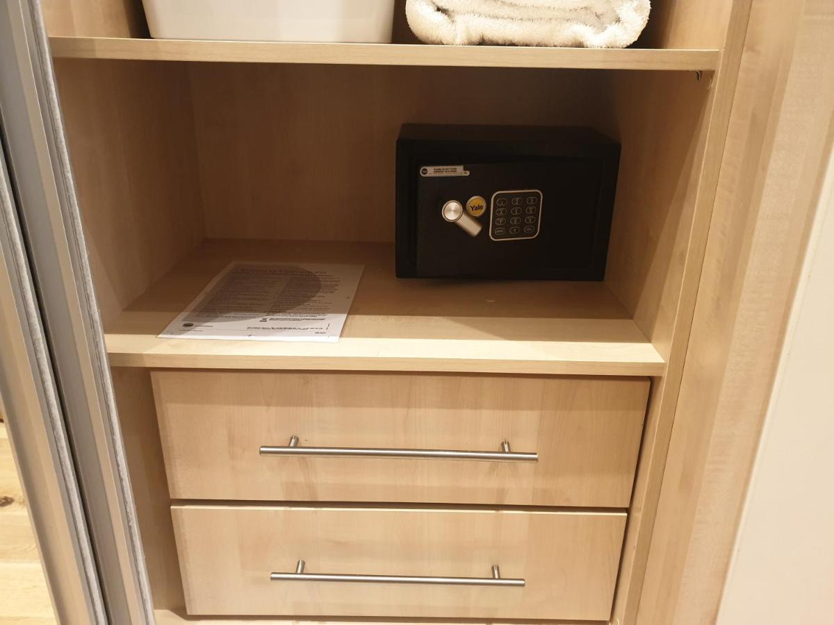 London Luxury Apartments 4 Min Walk From Ilford Station, With Free Parking Free Wifi Exterior foto