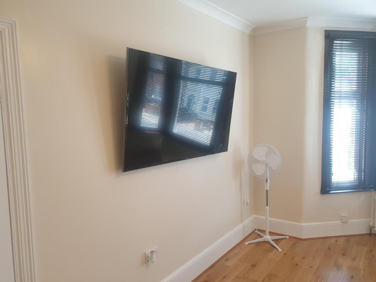 London Luxury Apartments 4 Min Walk From Ilford Station, With Free Parking Free Wifi Exterior foto